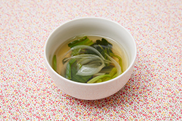 玉ねぎとほうれん草のすまし汁のつくり方
