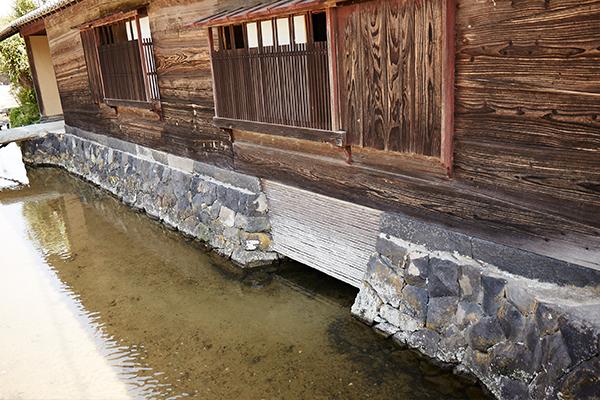 写真:ハトバ」で使用した水が川に戻る仕組み
