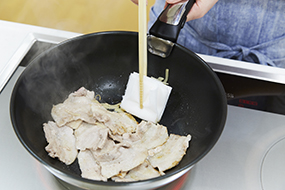 余分な油をクッキングペーパーでふき取っておく