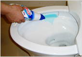 1.汚れを狙って洗剤をかける